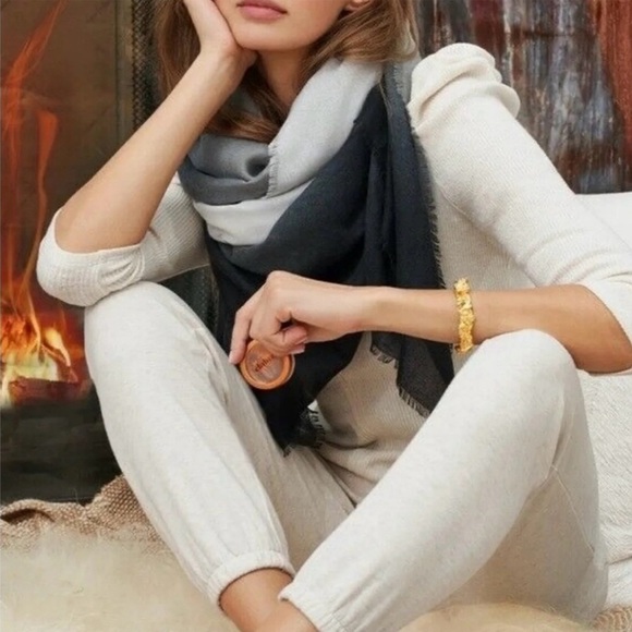 Cushnie Oversized Carley Long Scarf Wrap Black Gray Cream Ombré NEW - Picture 9 of 9